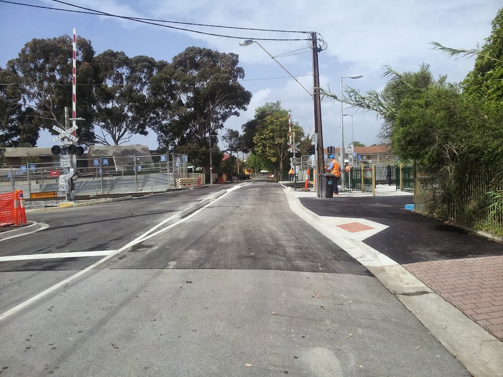Victoria Street Open to cars